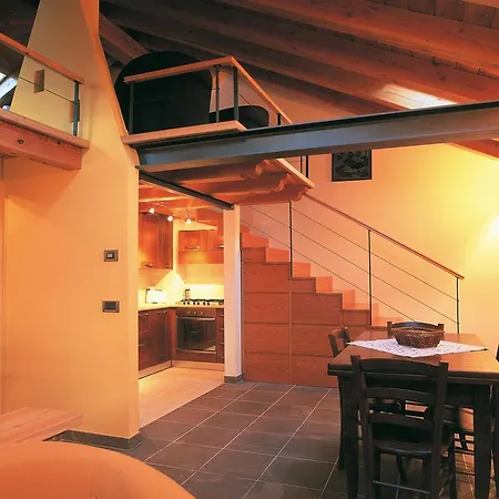 Mansarda Alpina Di Charme A Casa Sincero Apartamento